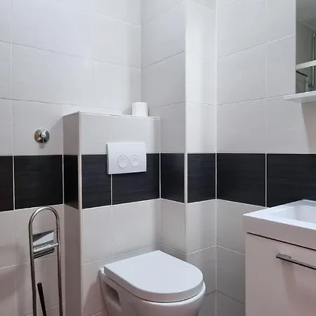 Real - 10 M From Sea Apartman
